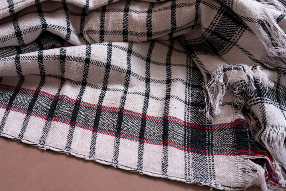 OMVAI Classic Checks Cotton Woven Throw Blanket / Comforter -Black & White
