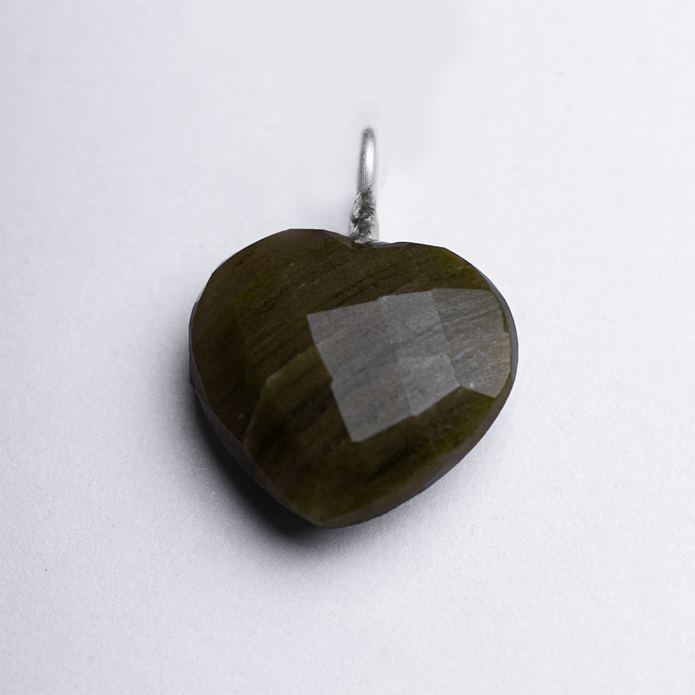 OMVAI : "HEART" Healing Pendant : Green Zed
