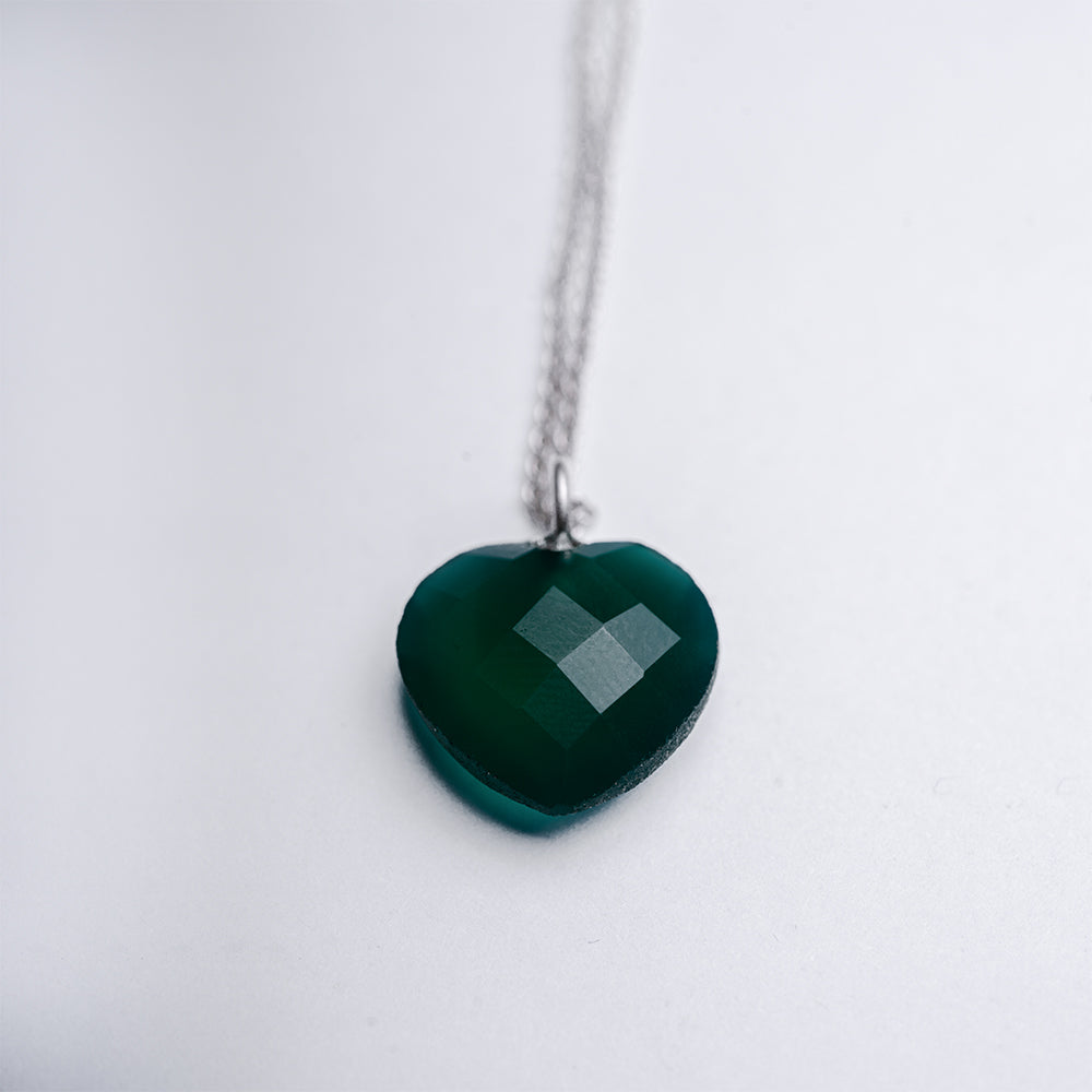 OMVAI : "HEART" Healing Pendant : Green Onyx